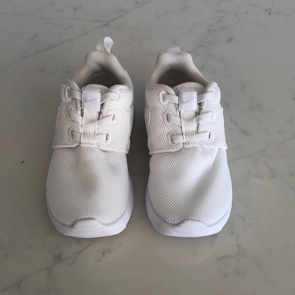 BNWT Kids Nike Roshe